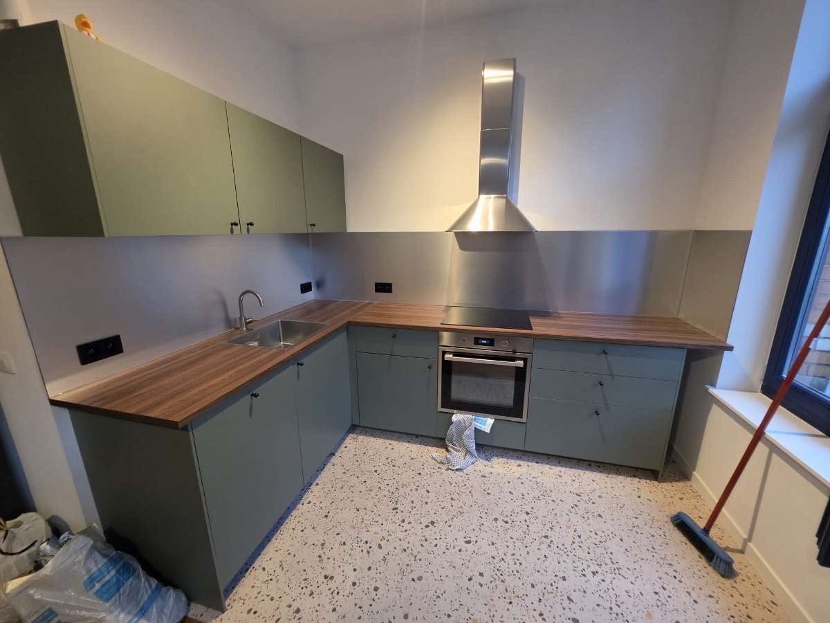 Cuisine après les travaux : nouvelles prises et crédence