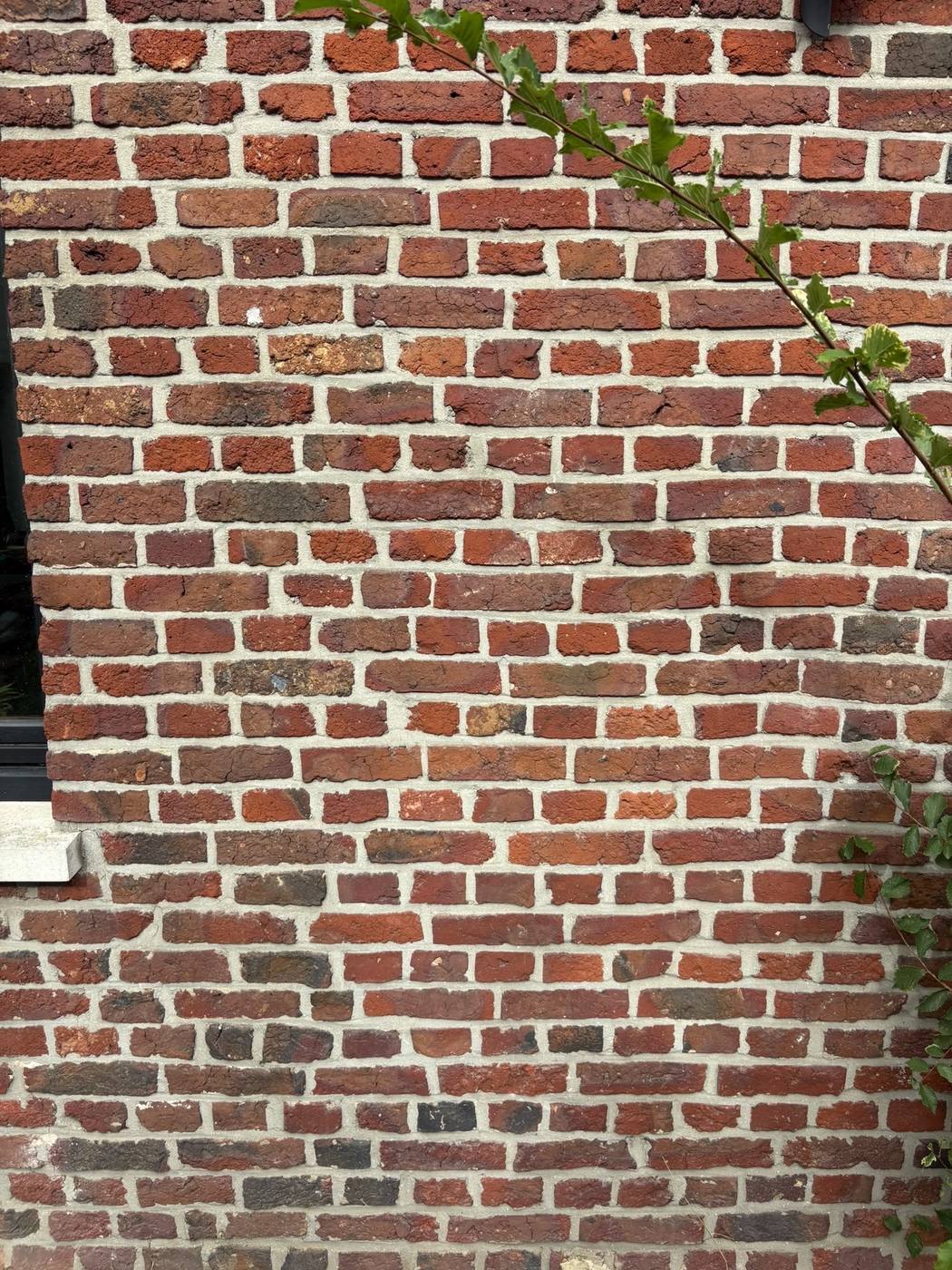 Mur de façade en briques avant l'installation
